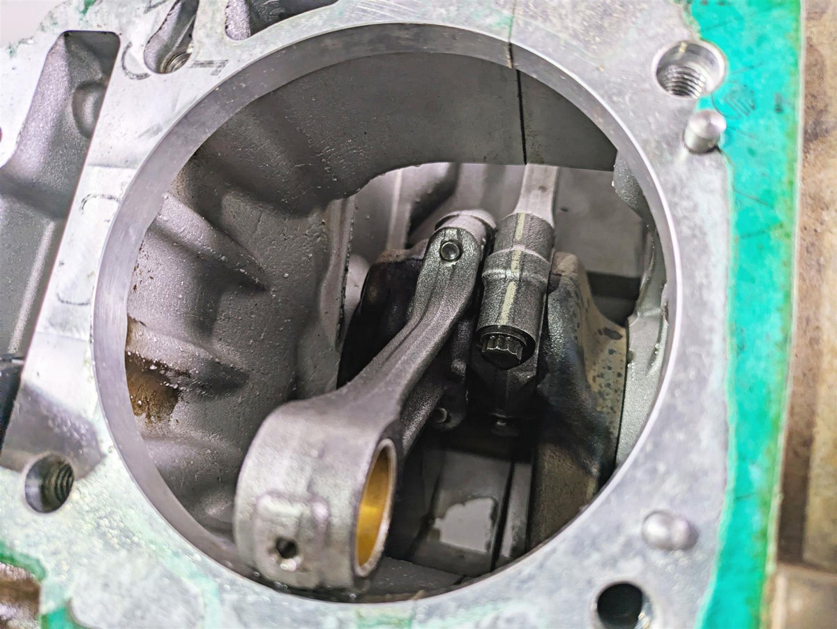2011 Can-Am Outlander 650 4X4 XT Lower Bottom Engine Crankcase Set 420066035 {{ shop.shopifyCountryName }} - Mototech271