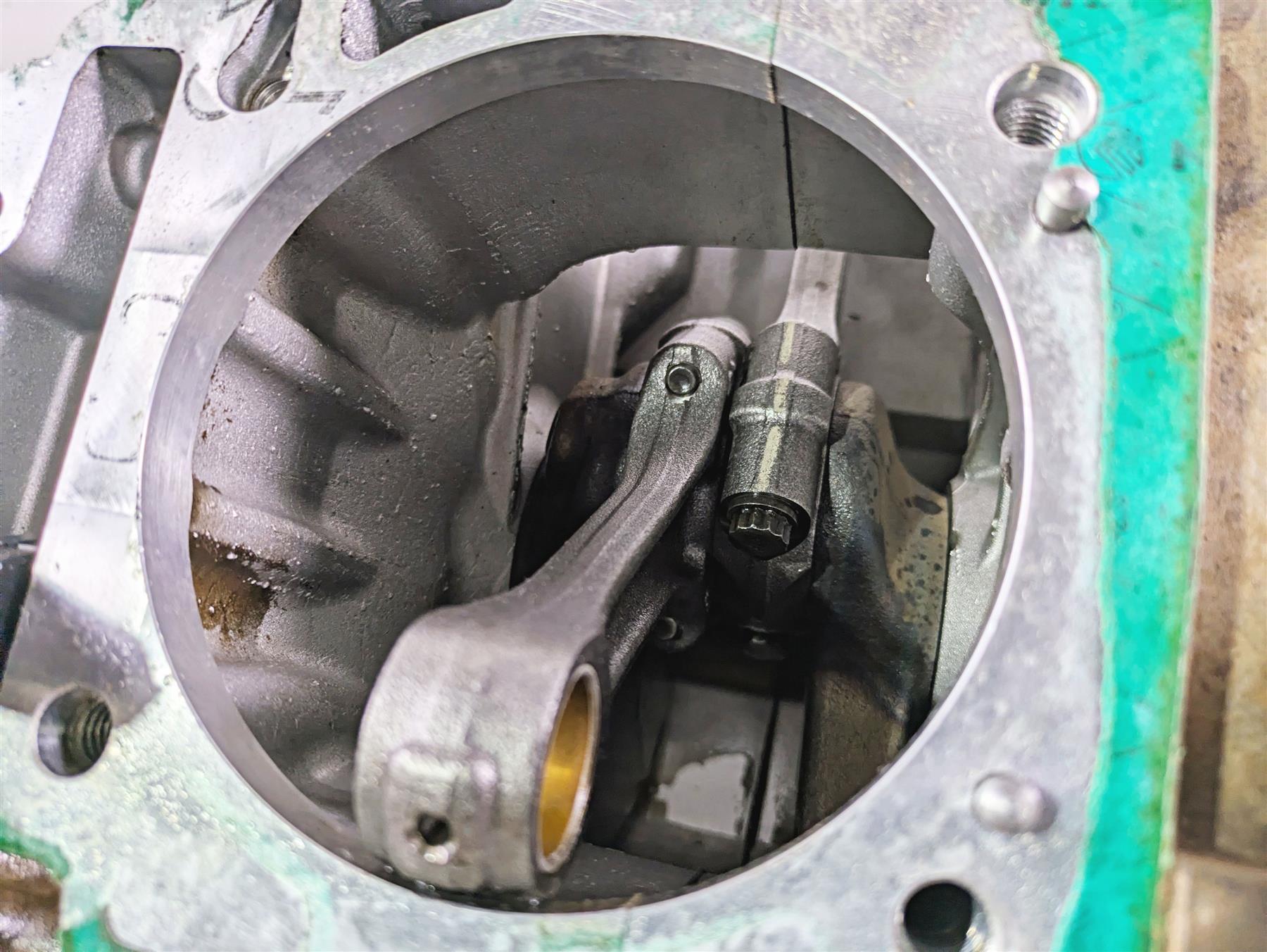 2011 Can-Am Outlander 650 4X4 XT Lower Bottom Engine Crankcase Set 420066035 {{ shop.shopifyCountryName }} - Mototech271