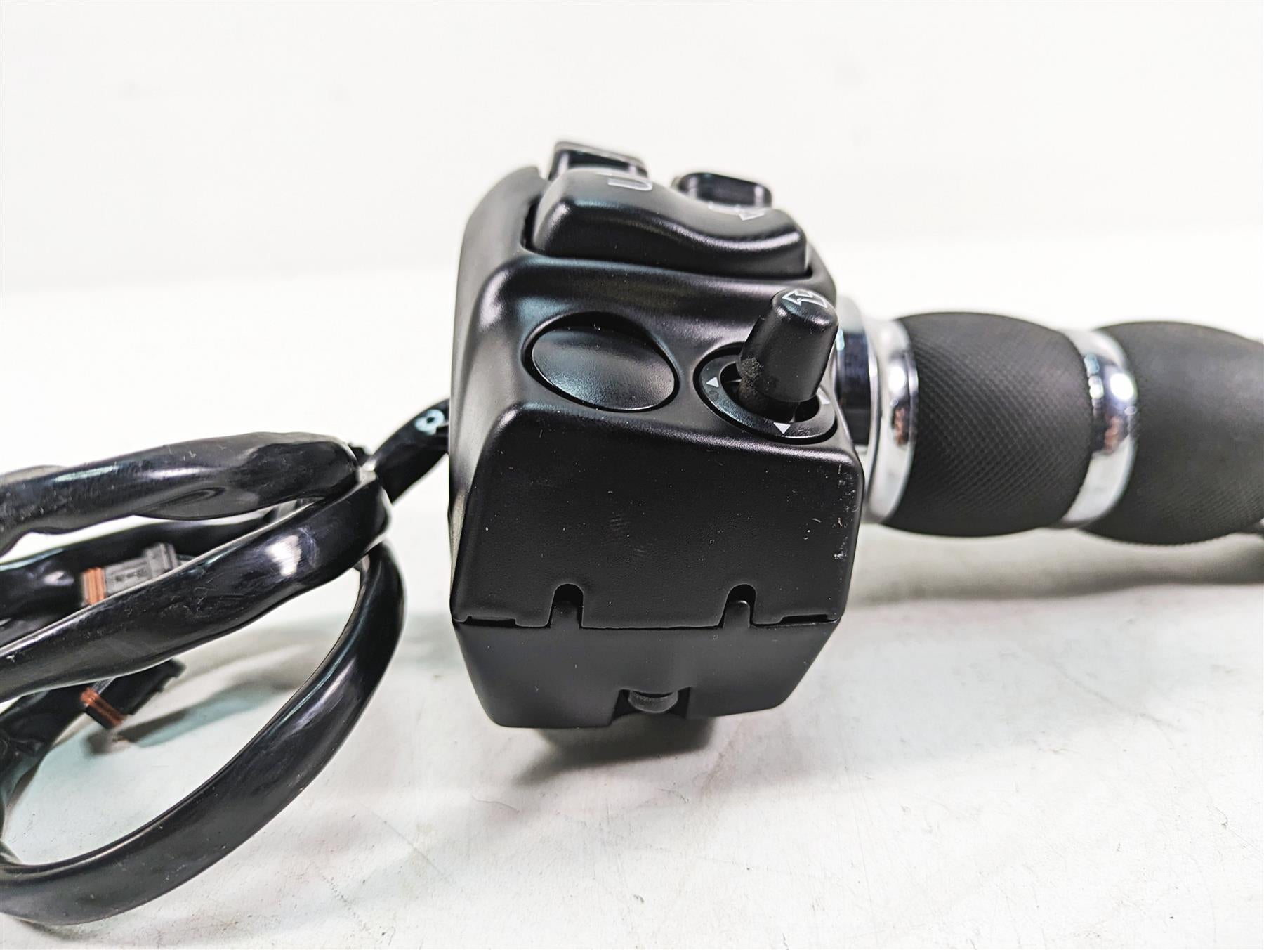 2020 Harley Touring FLHX Street Glide Right Control Switch Boom Box Gts 71500501 {{ shop.shopifyCountryName }} - Mototech271