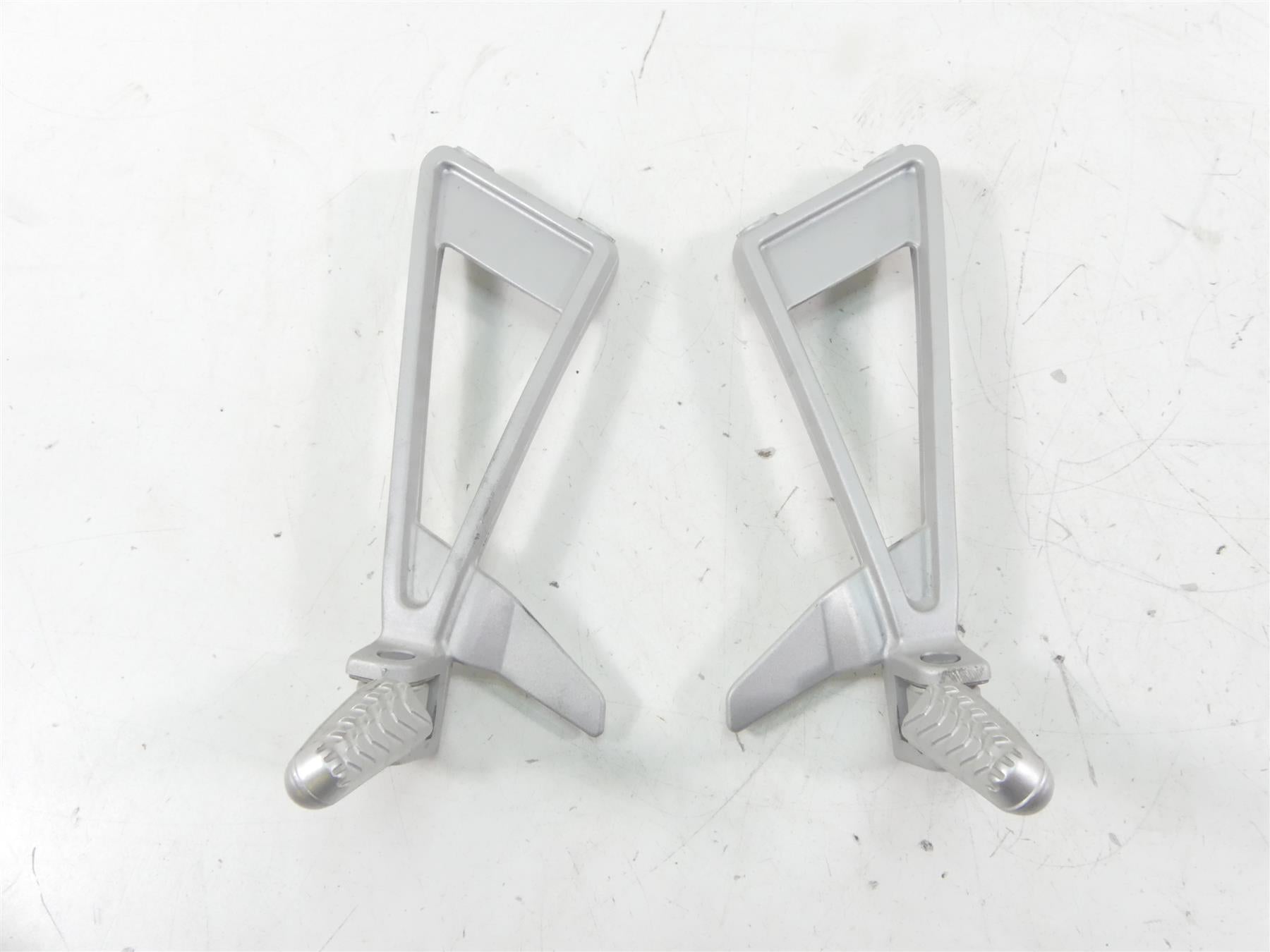 2021 Aprilia RS 660 Rear Passenger Footpeg Foot Peg Rest Set 2B005206 2B005205 {{ shop.shopifyCountryName }} - Mototech271