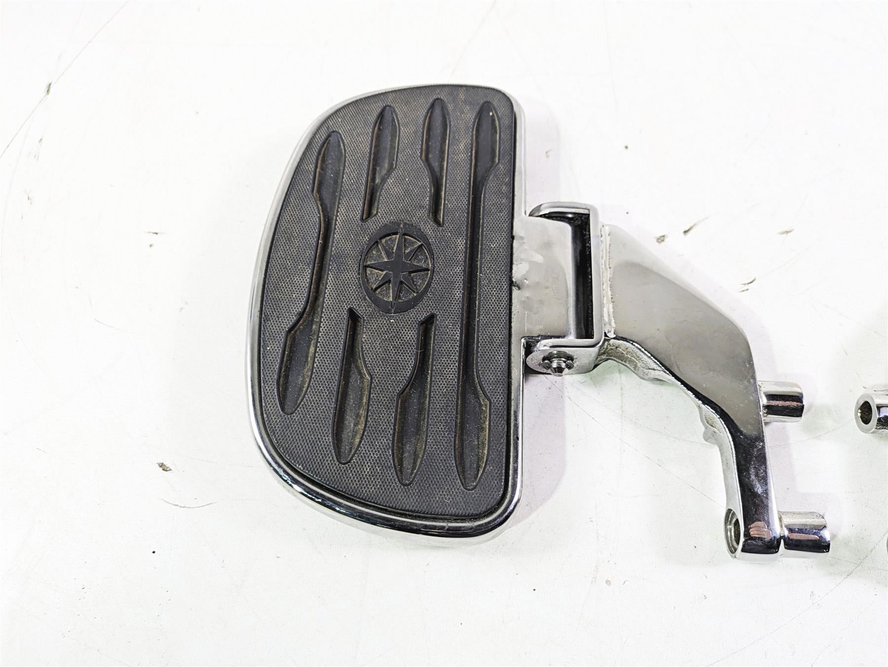 2004 Yamaha XVZ1300 Royal Star Rear Passenger Floorboard Set 4XY-27430-00-00 {{ shop.shopifyCountryName }} - Mototech271