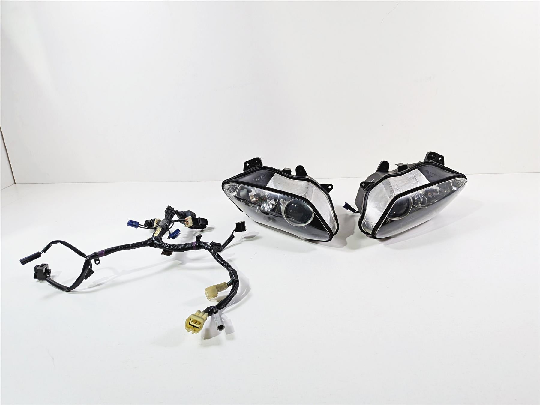 2008 Yamaha YZF R1 RN19 Nice Headlight Head Lamp Set & Wiring 4C8-84303-40-00 {{ shop.shopifyCountryName }} - Mototech271