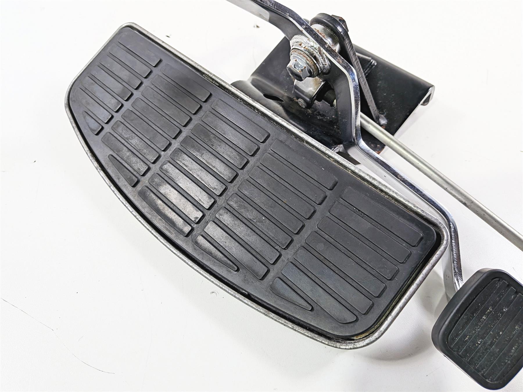 2006 Suzuki C90 VL1500T Boulevard Left Floor Board & Shifter Set 43520-10F00 {{ shop.shopifyCountryName }} - Mototech271