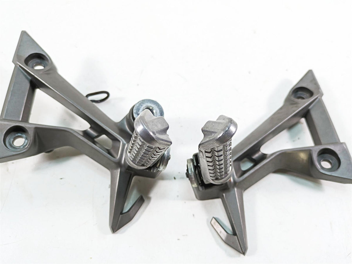 2016 Kawasaki Ninja EX300 Rear Passenger Footpeg Foot Pegs 35063-1271 35063-1272 {{ shop.shopifyCountryName }} - Mototech271