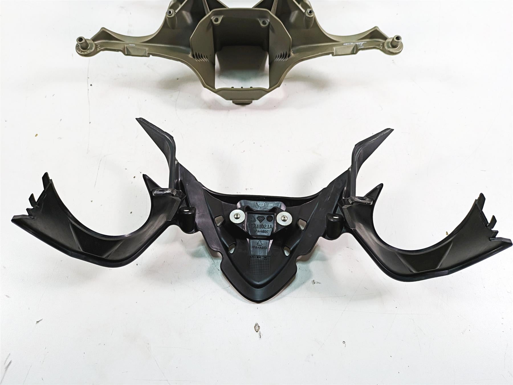 2016 Ducati Panigale 1299 S Oem Magnesium Front Stay Holder Carrier 8291E182AA {{ shop.shopifyCountryName }} - Mototech271
