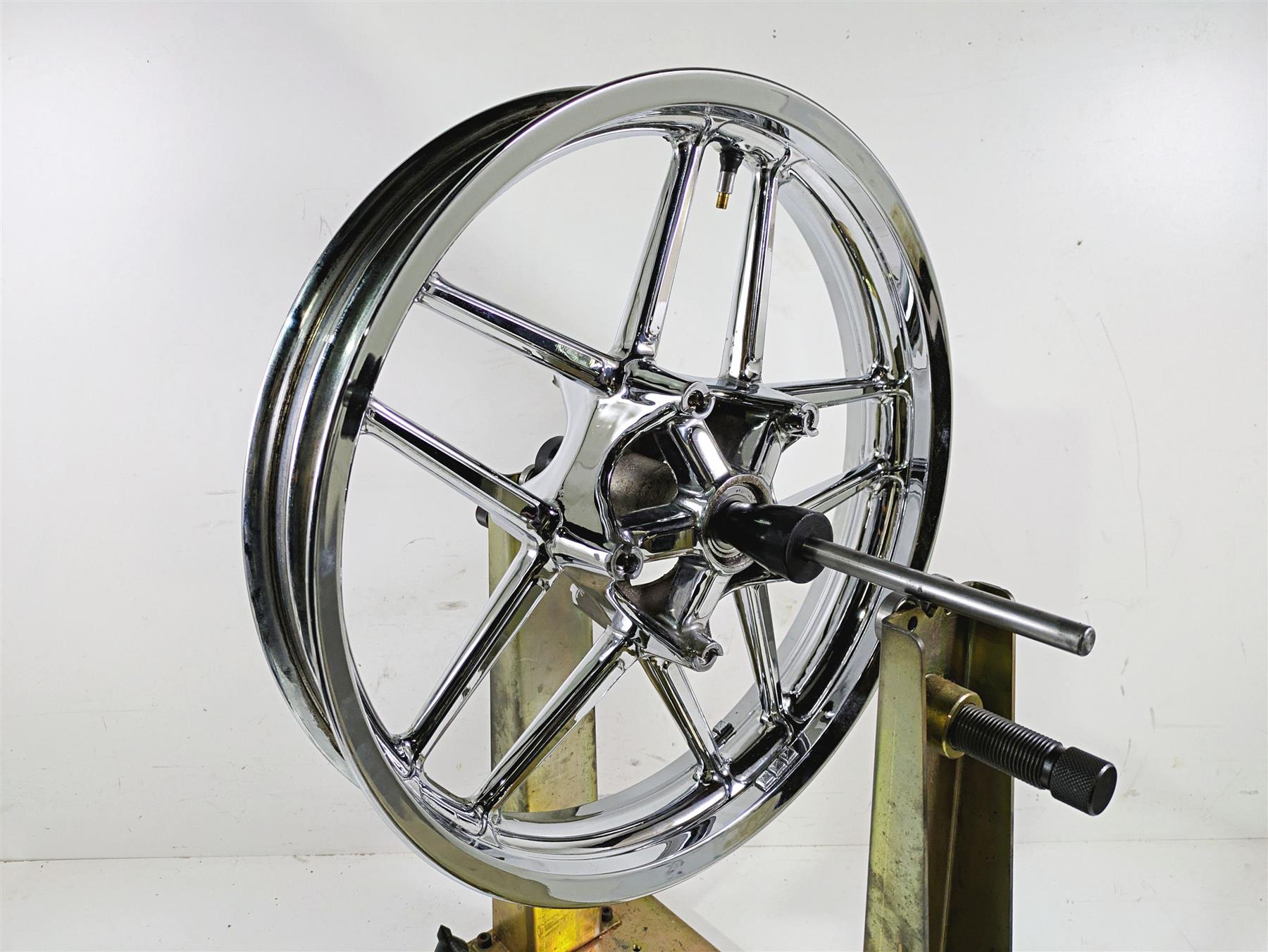 2013 Harley VRSCF Muscle Rod 19x3 Chrome Front Wheel Rim - Dent 43300079 {{ shop.shopifyCountryName }} - Mototech271