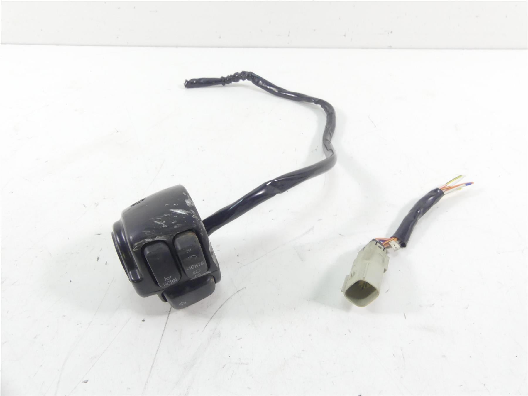 2011 Harley VRSCF Muscle Rod Left Hand Turn Signal Light Control Switch 71682-06 | Mototech271