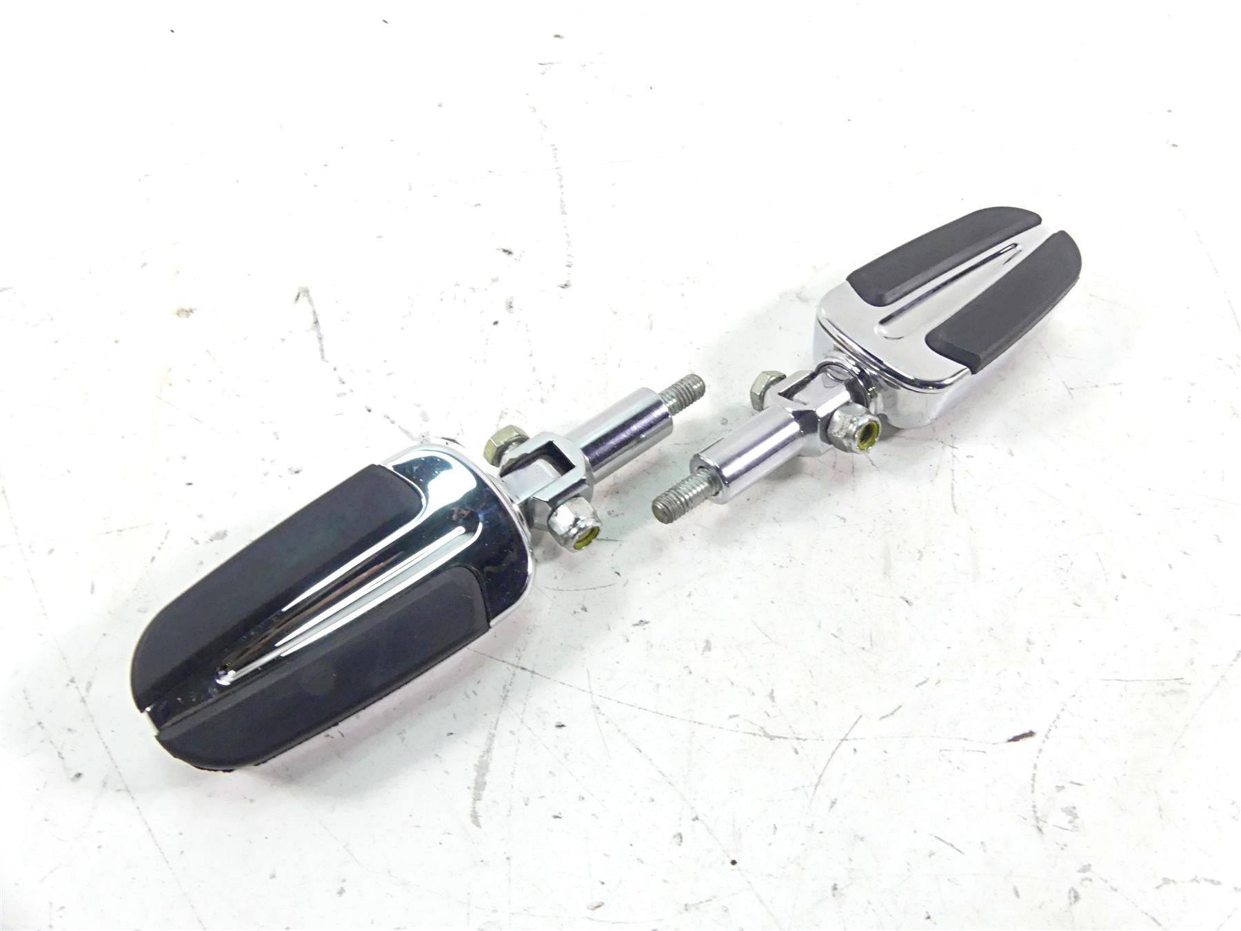 2006 Harley Softail FXSTSI Springer Rear Slipstream Footpeg Set 50942-00 {{ shop.shopifyCountryName }} - Mototech271