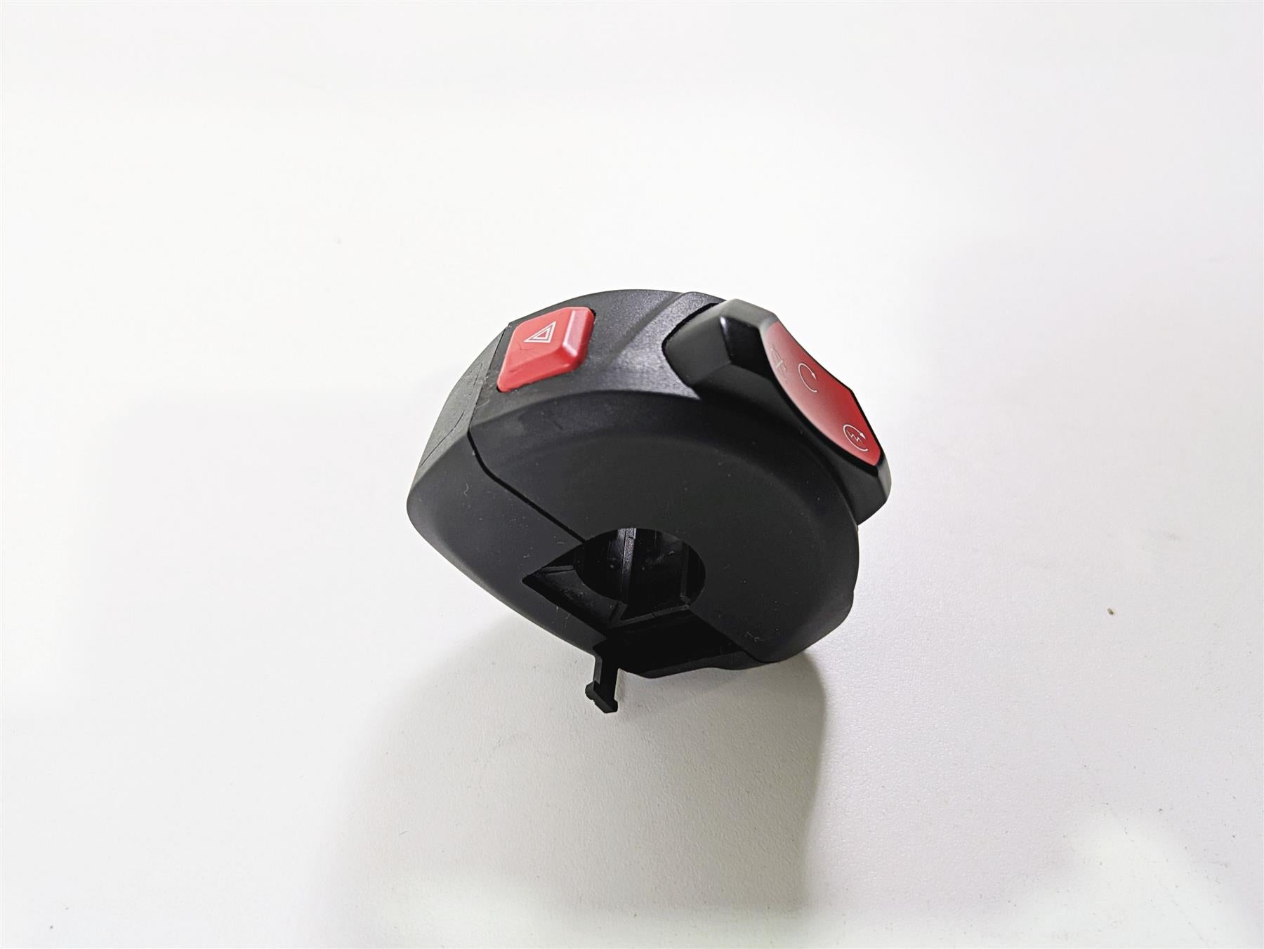 2024 Triumph Tiger 900 GT Right Hand Start Stop Control Switch T2044829 {{ shop.shopifyCountryName }} - Mototech271