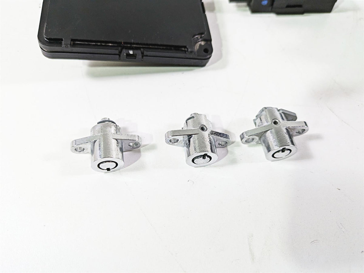 2017 Harley Touring FLHTKSE CVO E-Glide Bcm Ignition Switch Key Set 71400090B {{ shop.shopifyCountryName }} - Mototech271