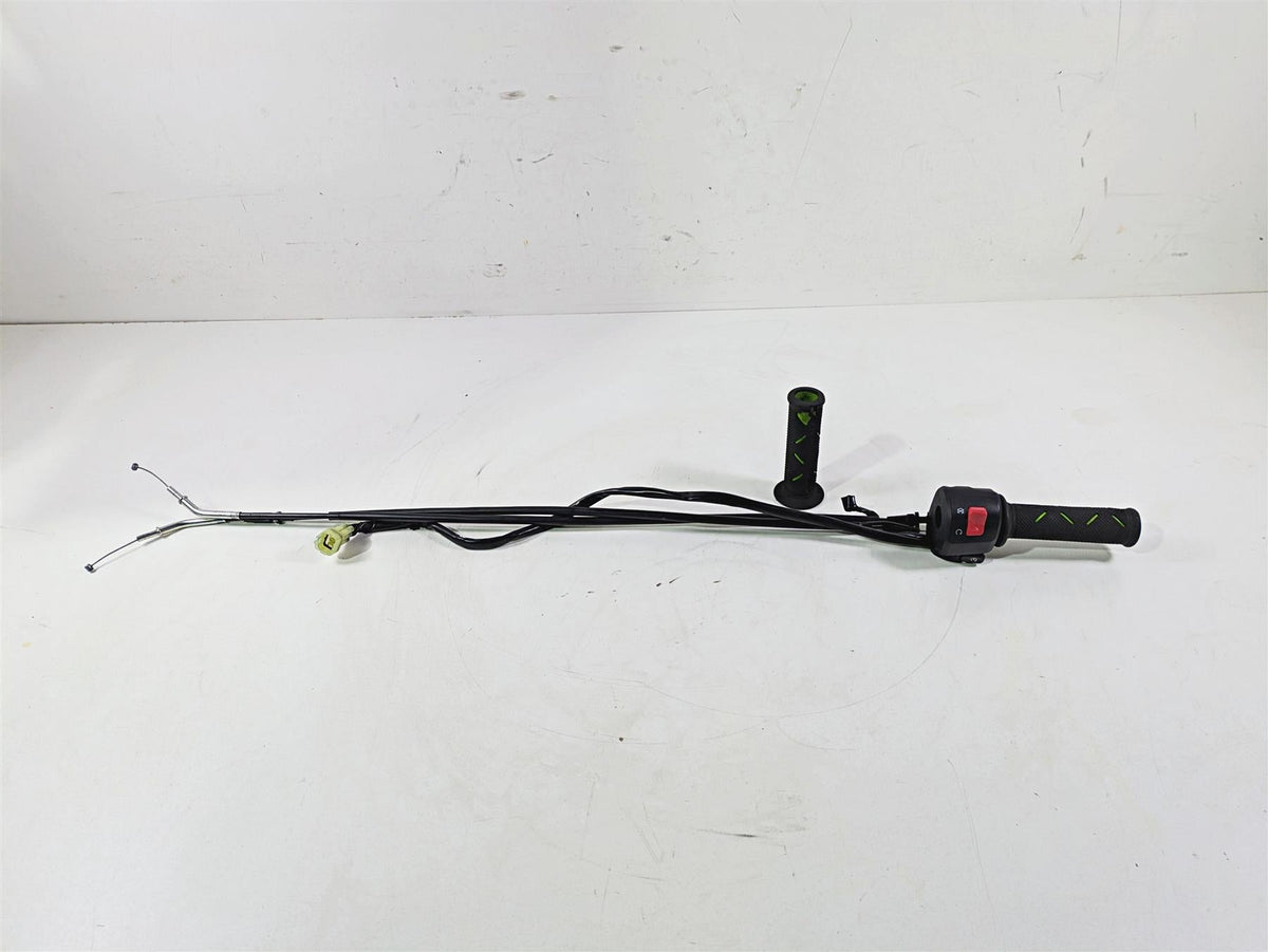 2021 Kawasaki Z900 ZR900 Right Hand Control Switch Throttle Grip Set 46091-0500 {{ shop.shopifyCountryName }} - Mototech271