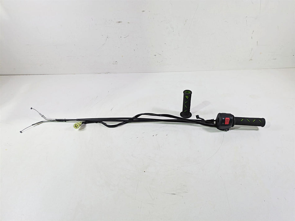 2021 Kawasaki Z900 ZR900 Right Hand Control Switch Throttle Grip Set 46091-0500 {{ shop.shopifyCountryName }} - Mototech271