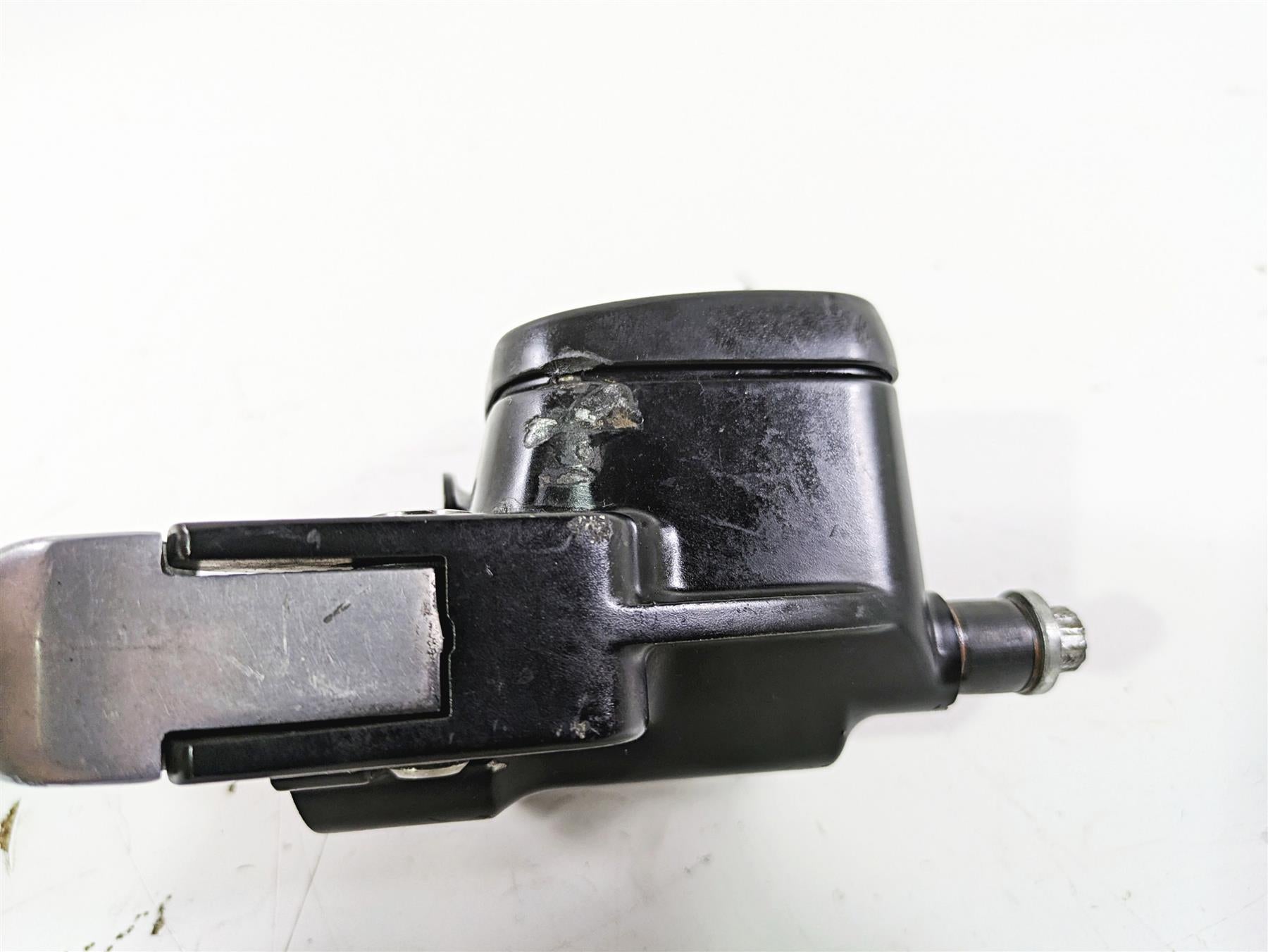 2016 Harley FXDL Dyna Low Rider Front Brake Master Cylinder 11/16" 45170-08F {{ shop.shopifyCountryName }} - Mototech271