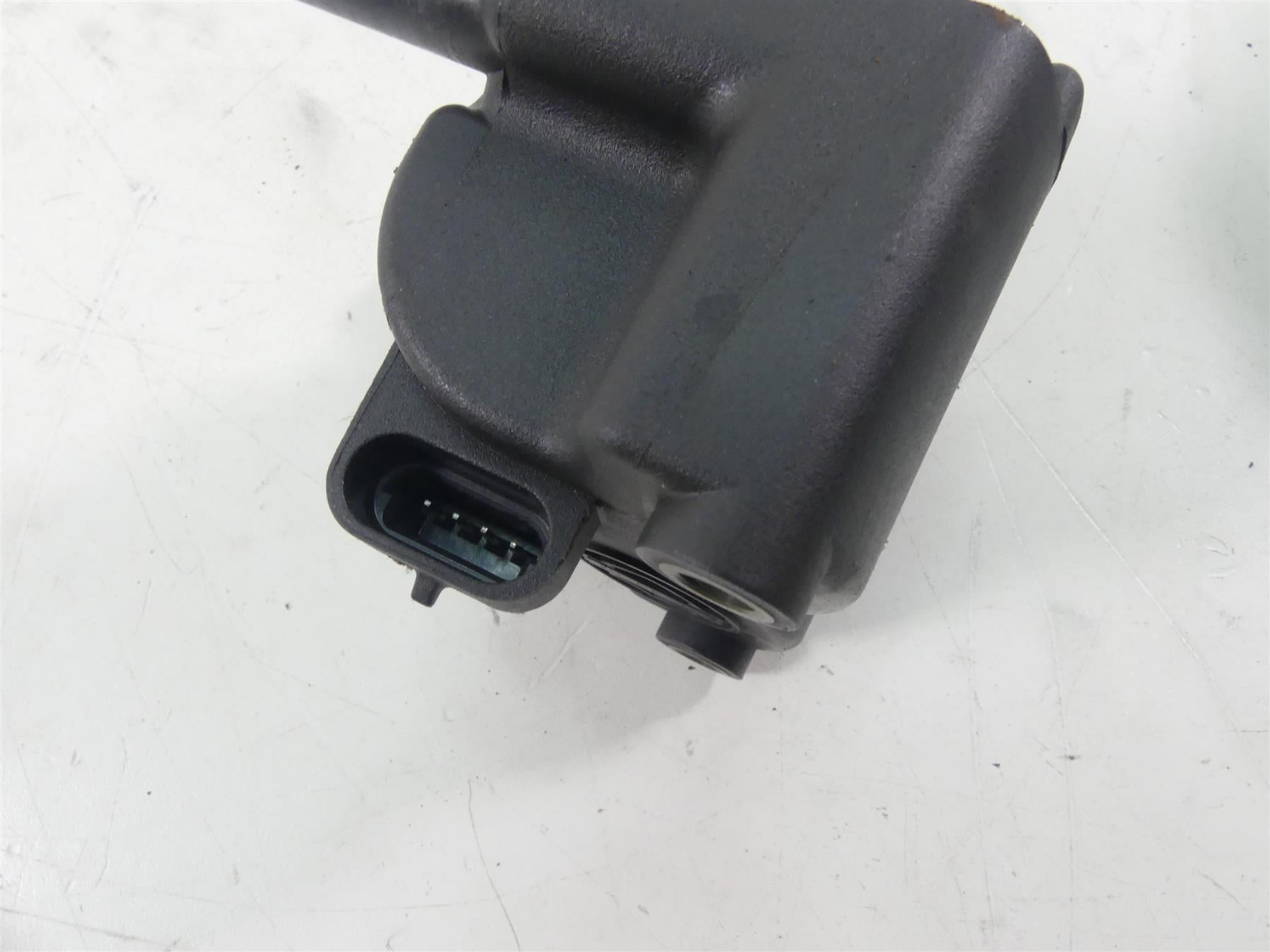 2002 Harley Softail FXSTDI Deuce Ignition Coil Wires Plugs + Cover 31743-01 {{ shop.shopifyCountryName }} - Mototech271