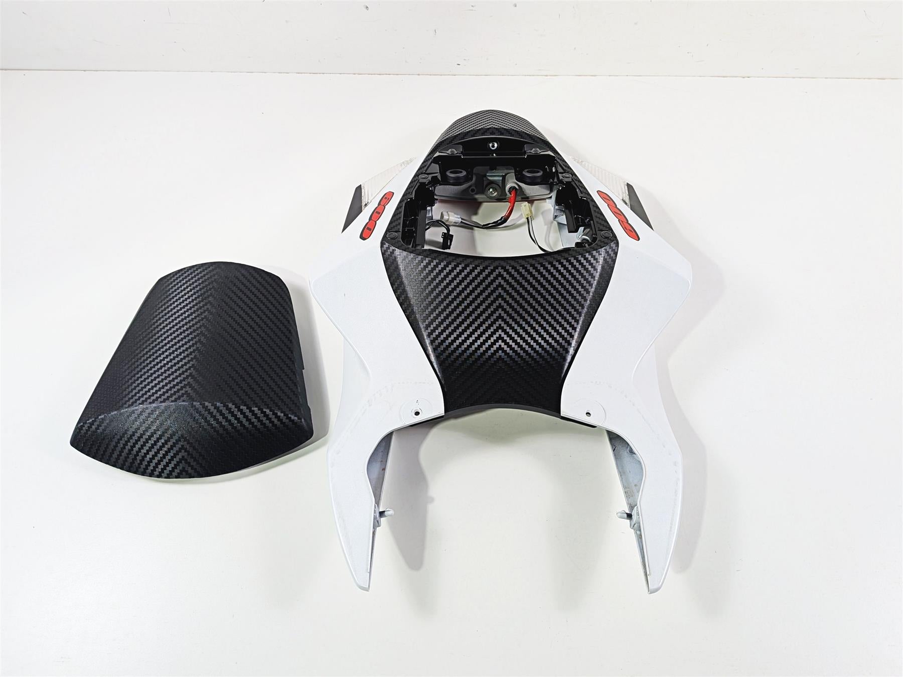 2024 Suzuki GSXR600 Full Tail Fairing Taillight Blinker 47100-14J10 47200-14J10 {{ shop.shopifyCountryName }} - Mototech271