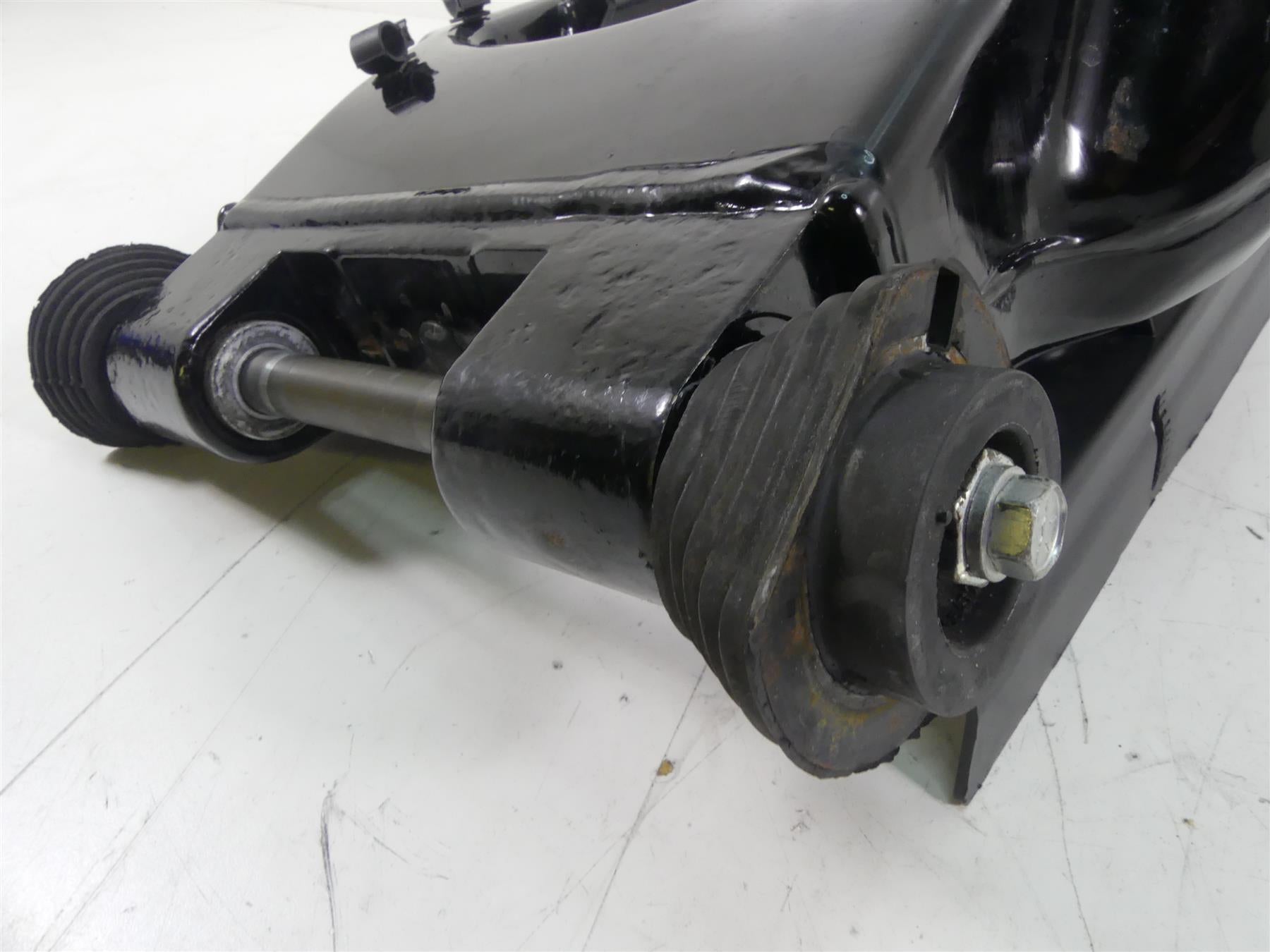 2016 Harley Touring FLTRX Road Glide Rear Swingarm Swing Arm + Axle 47549-09A {{ shop.shopifyCountryName }} - Mototech271