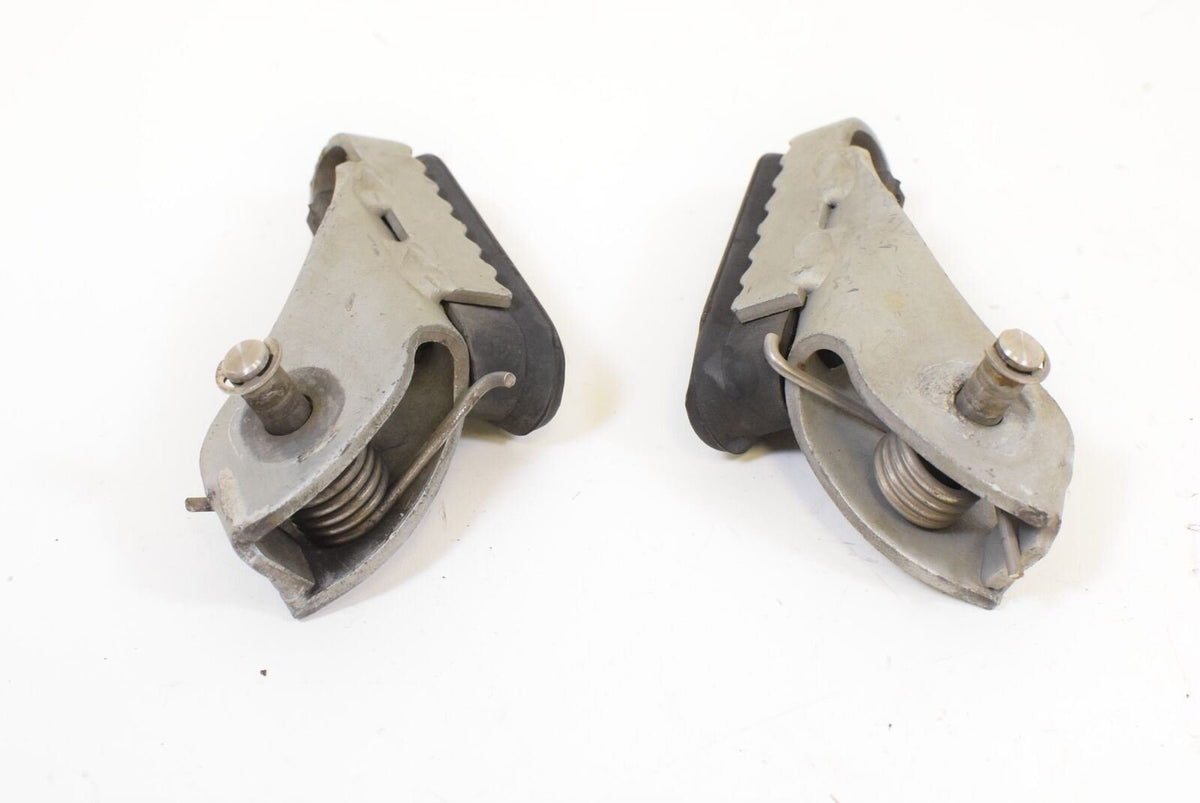 05 BMW R1200GS R1200 GS K25 Front Rider Driver Footpeg SET 46717729281 {{ shop.shopifyCountryName }} - Mototech271