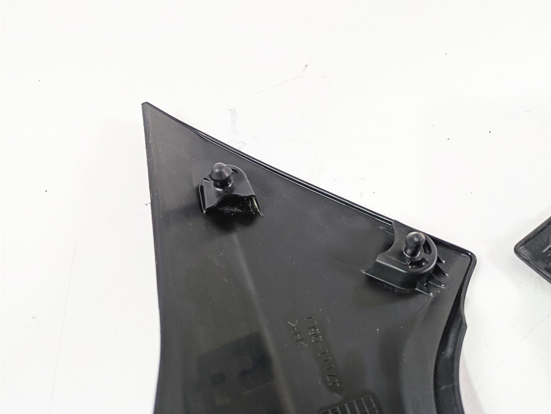 2020 Suzuki V-Strom 1050 XT Between Leg Side Cover Fairing Set 47111-06L00 {{ shop.shopifyCountryName }} - Mototech271