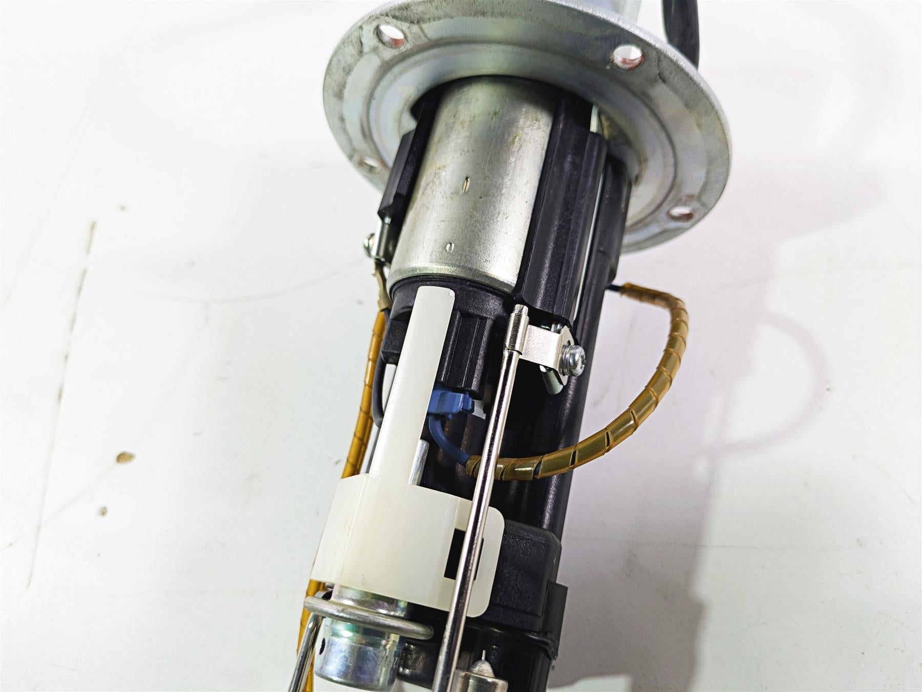 2005 Kawasaki ZX1000 ZX10R Ninja Fuel Gas Petrol Pump 49040-0004 {{ shop.shopifyCountryName }} - Mototech271