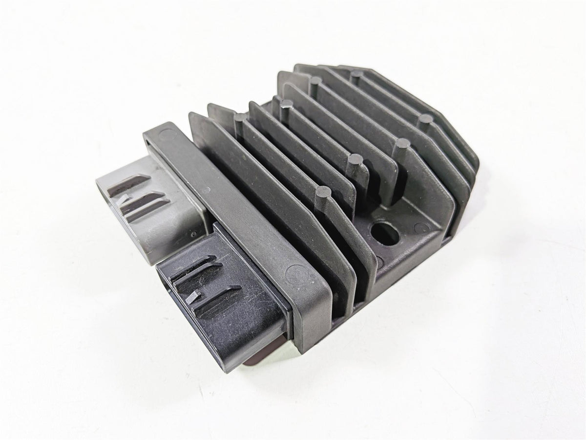 2020 Triumph Street Triple 765RS Rectifier Voltage Regulator T1300675 FH020AA-Mototech271