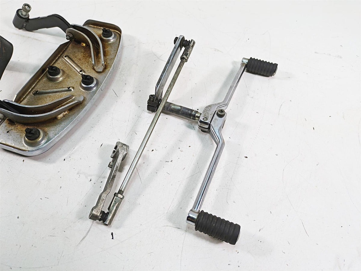 2011 Harley Touring FLHR Road King Front Left Floorboard & Shifter 50621-06 {{ shop.shopifyCountryName }} - Mototech271
