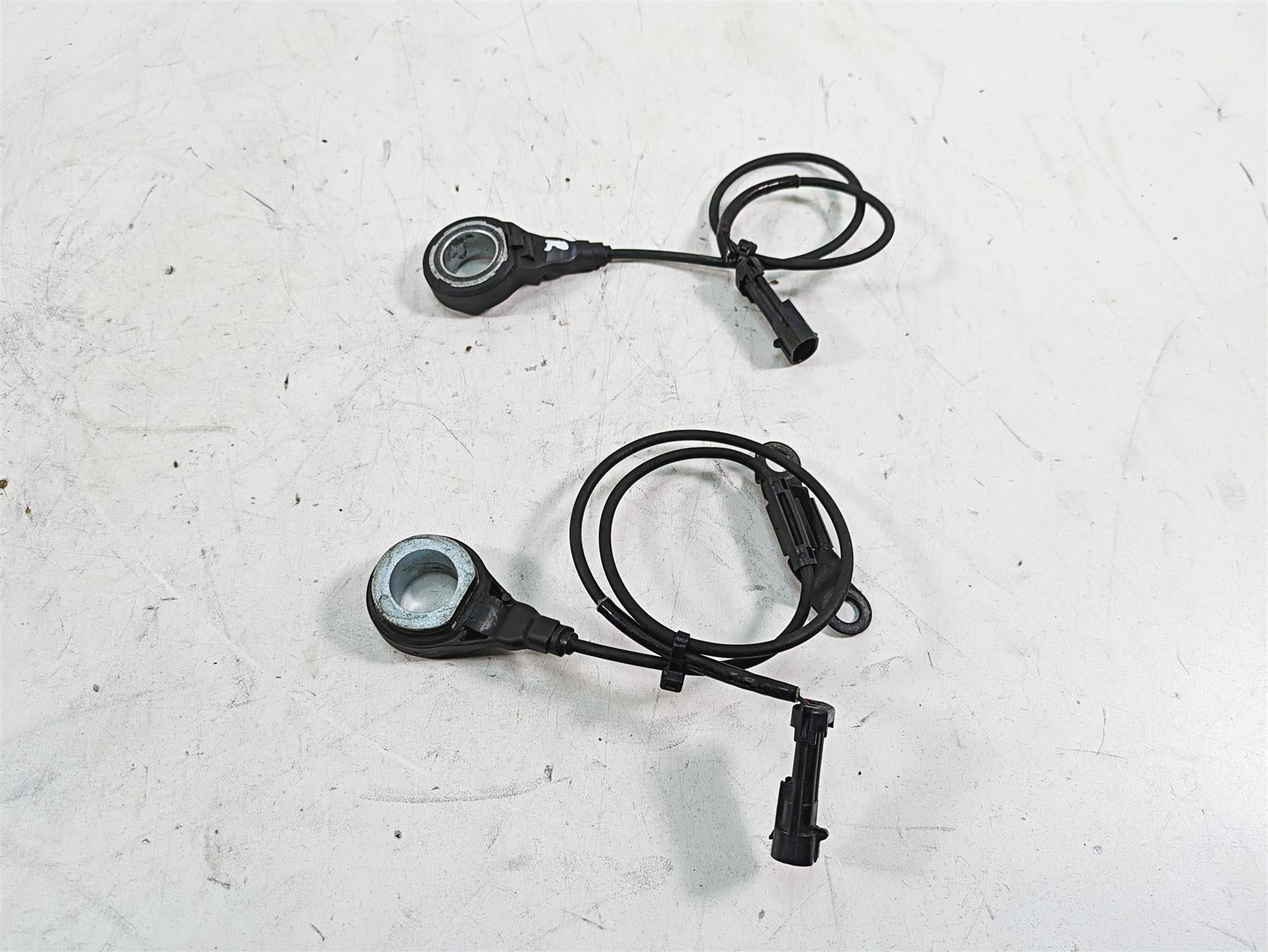 2010 Harley Touring FLHTCU Electra Glide Abs Brake Wheel Sensor Set 40614-08 {{ shop.shopifyCountryName }} - Mototech271