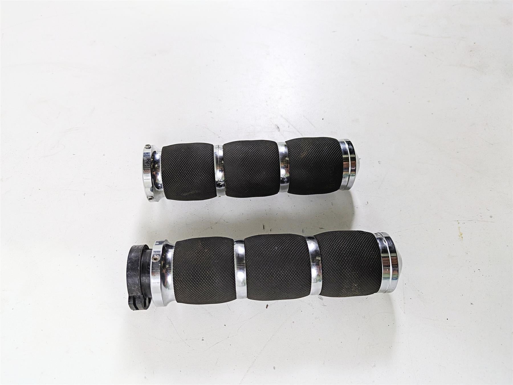 2006 Triumph Rocket 3 Avon Air Cushion Grip Set MT-AIR-90-CH {{ shop.shopifyCountryName }} - Mototech271