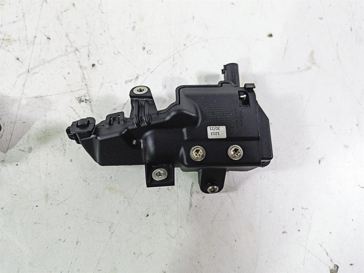 2022 BMW R1250 RT K052 Saddlebag Saddle Bag Lock Set 46547724037 {{ shop.shopifyCountryName }} - Mototech271