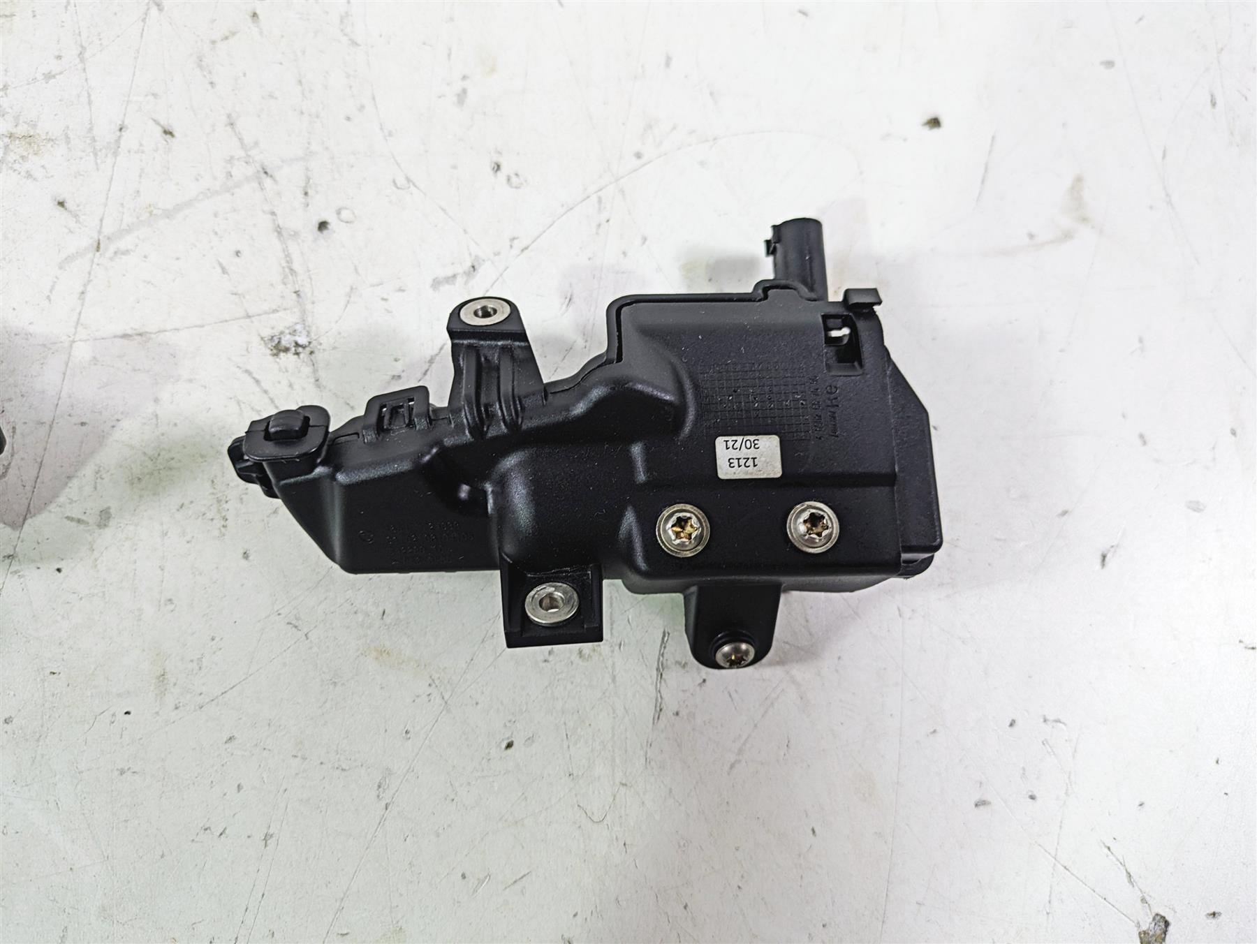 2022 BMW R1250 RT K052 Saddlebag Saddle Bag Lock Set 46547724037 {{ shop.shopifyCountryName }} - Mototech271