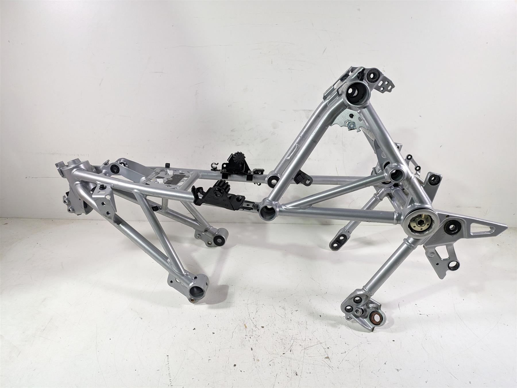 2022 BMW R1250 RT K052 Straight Main Frame Chassis With Oklahoma Clear Title 46519444975 46518387840 {{ shop.shopifyCountryName }} - Mototech271