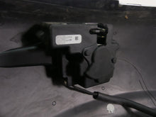 Load image into Gallery viewer, 2020 Indian Roadmaster Left Saddlebag Saddle Bag &amp; Actuator Motor 5456385
