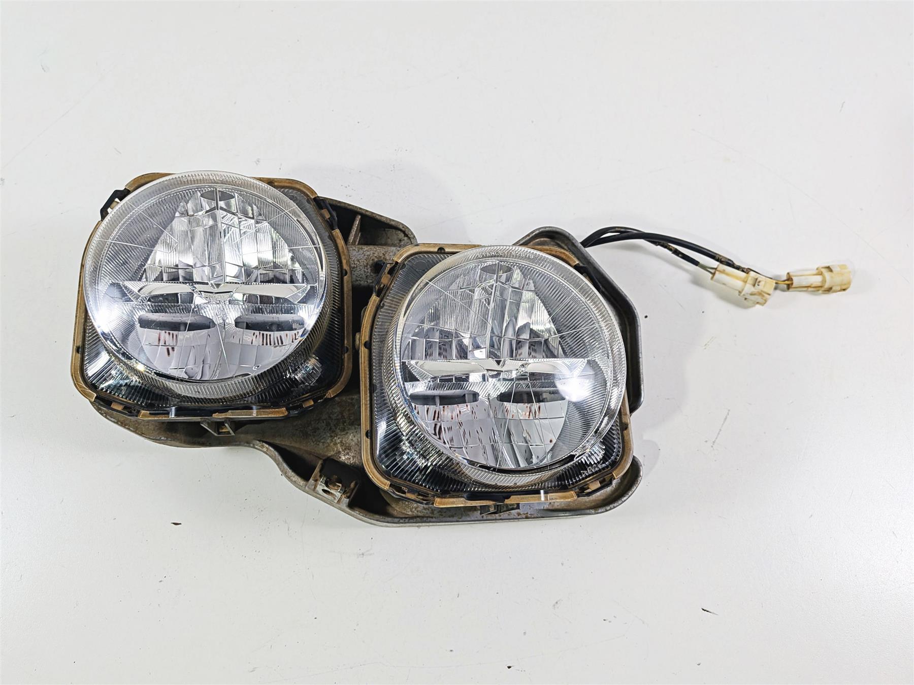2017 Yamaha YXZ1000R EPS SS Right Headlight Head Lamp - Read 2UD-84300-00-00 {{ shop.shopifyCountryName }} - Mototech271