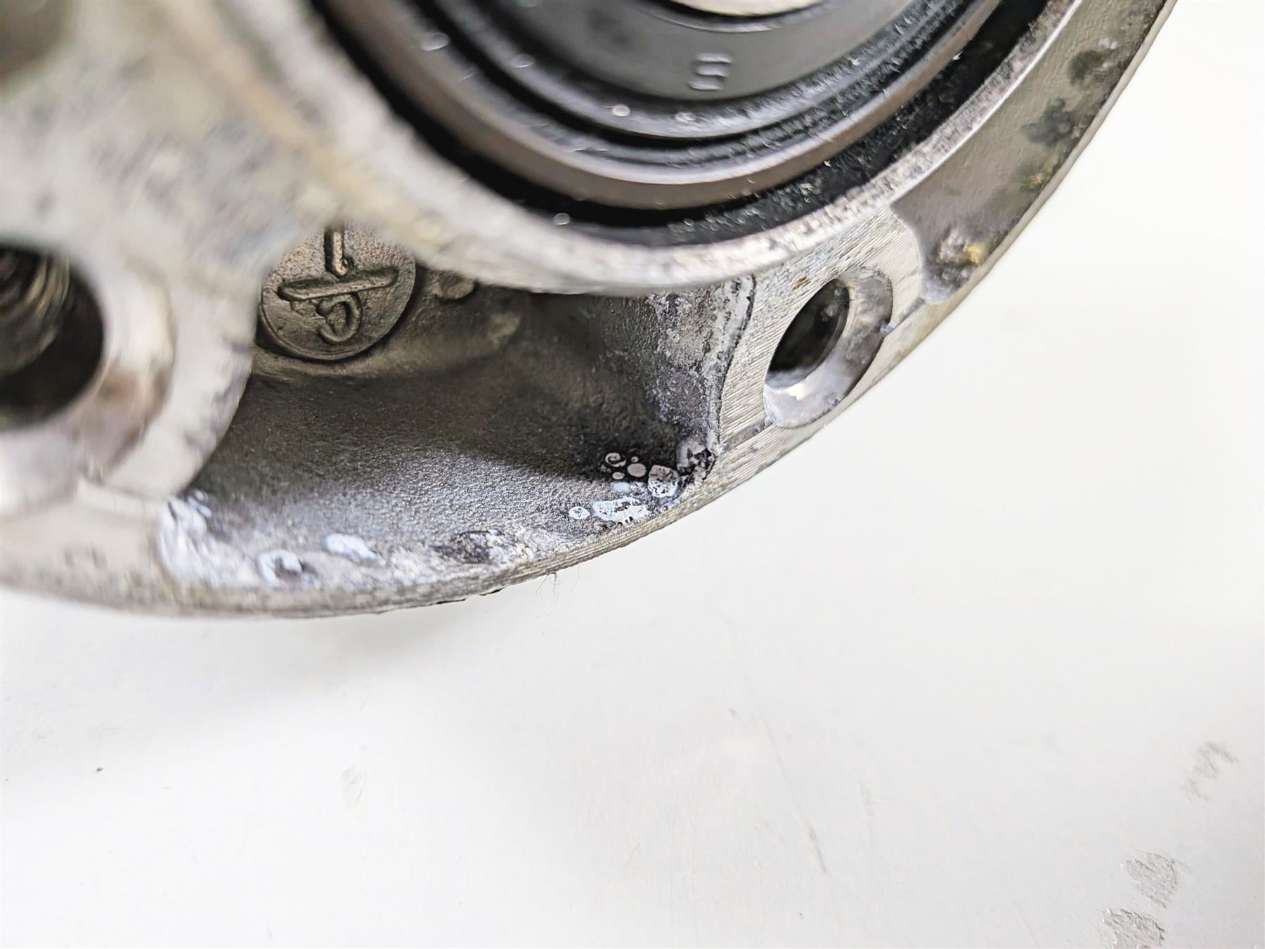 2001 Harley FLHRCI Road King Front Spoke Wheel Hub 40960-08 {{ shop.shopifyCountryName }} - Mototech271