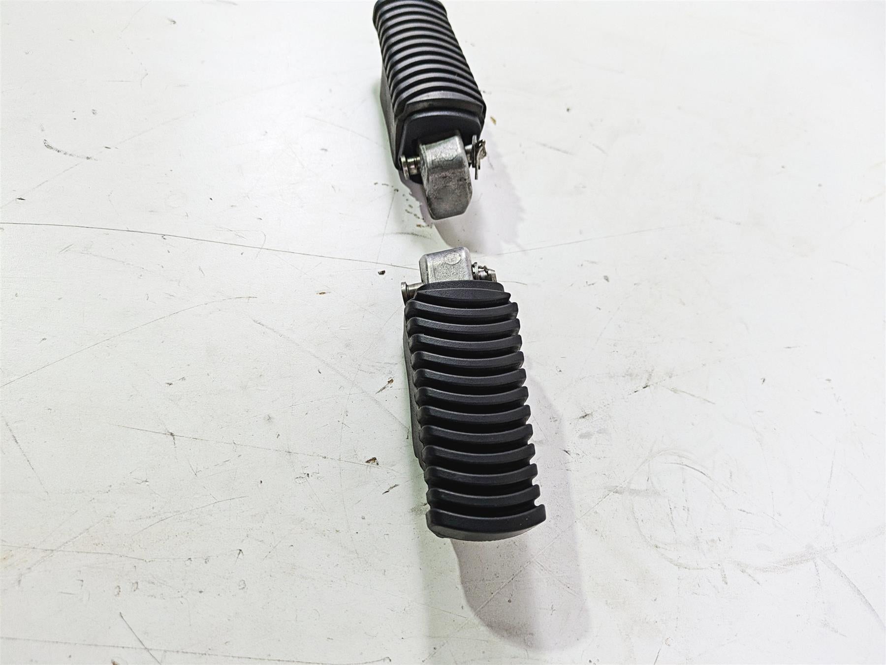 2017 BMW F800GS Adv K75 Passenger Footpeg Foot Peg Set 46717664225 {{ shop.shopifyCountryName }} - Mototech271