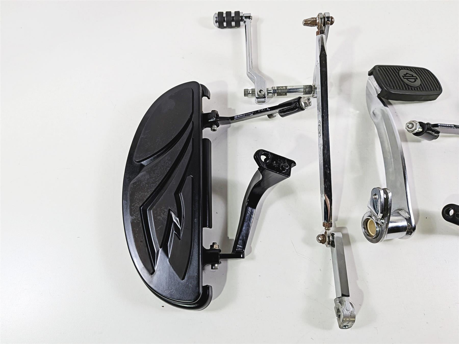 2014 Harley Touring FLHTK Electra Glide Front Floorboard & Lever Set 50621-06-Mototech271