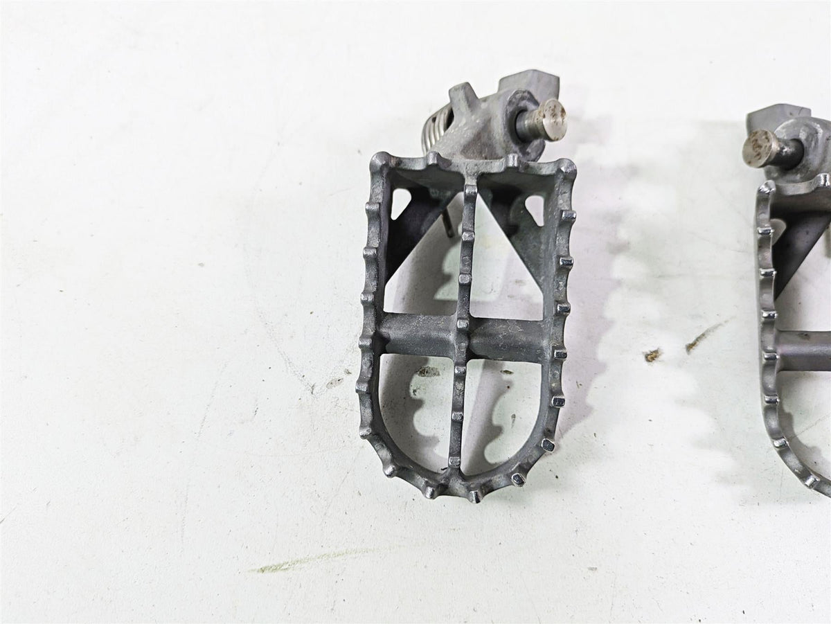 2009 BMW R1200GS K255 Adv Front Footpeg Foot Peg Set 46717694557 46717694558 {{ shop.shopifyCountryName }} - Mototech271