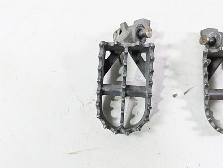 2009 BMW R1200GS K255 Adv Front Footpeg Foot Peg Set 46717694557 46717694558 {{ shop.shopifyCountryName }} - Mototech271