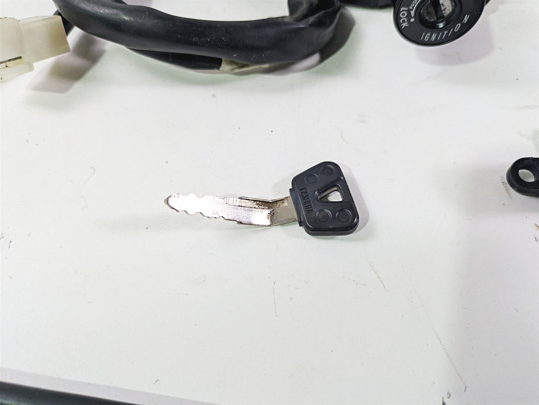 2009 Yamaha FZ1 FZS10 Fazer Ignition Switch Key Lock Set - Read 3C3-82501-10-00 {{ shop.shopifyCountryName }} - Mototech271