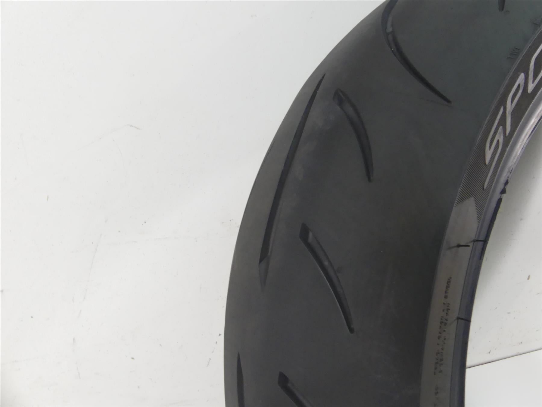Used Rear Motorcycle Tire Metzeler Sportec M9RR 180/55R17 - 5417581 {{ shop.shopifyCountryName }} - Mototech271