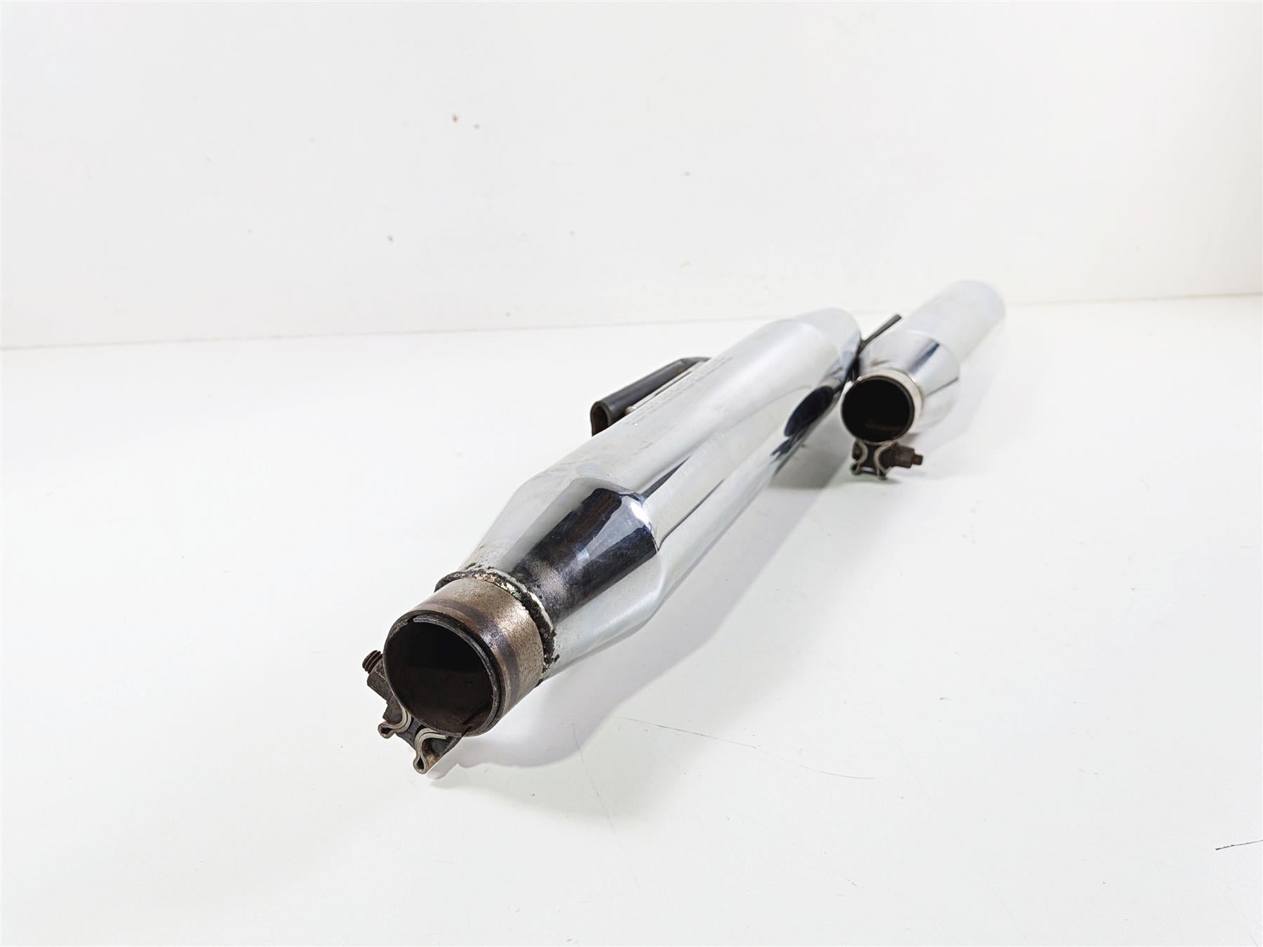 2007 Harley Dyna FXDB Street Bob Stock Exhaust Muffler Pipe Set 64941-07 {{ shop.shopifyCountryName }} - Mototech271
