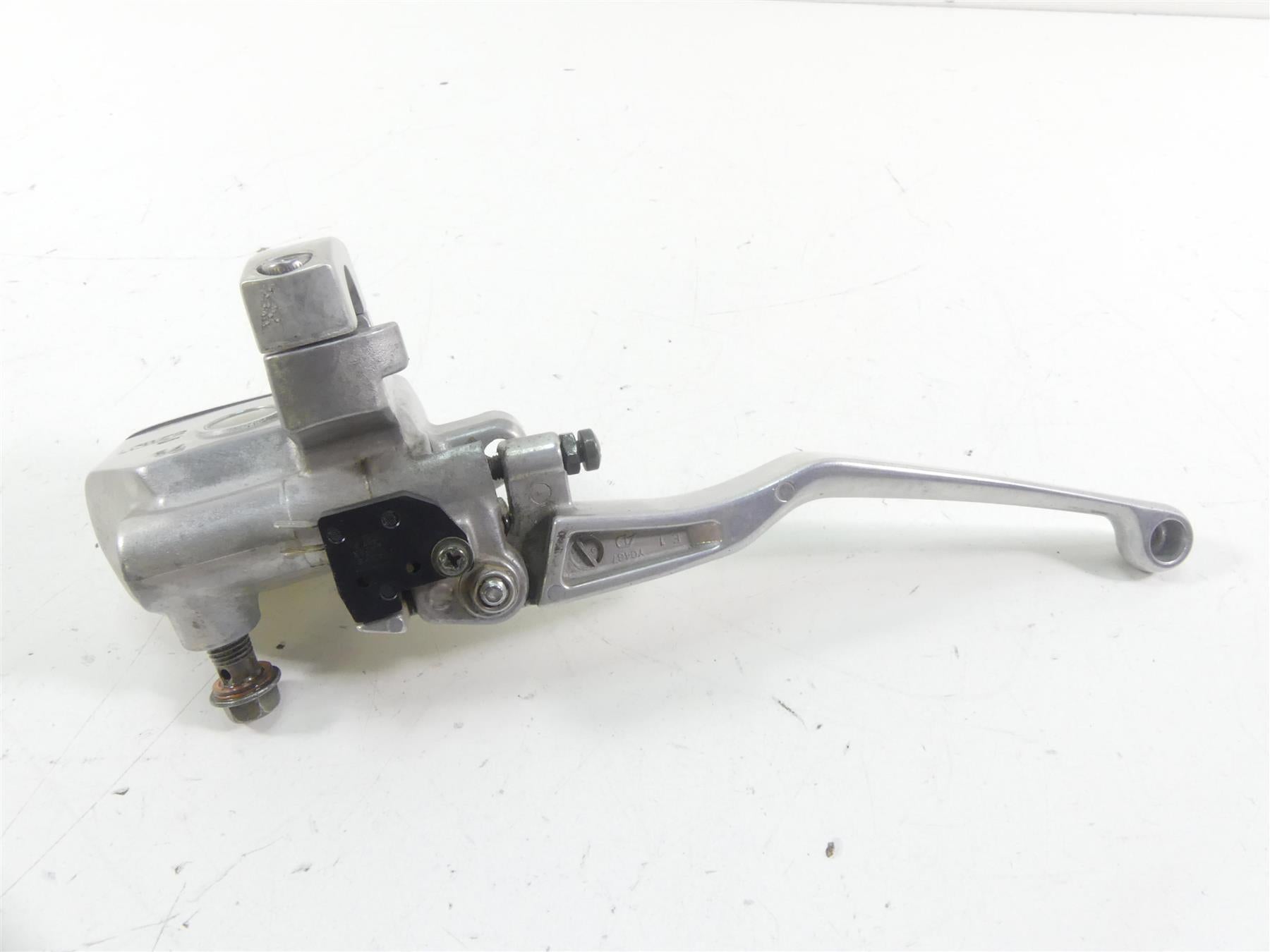 2001 Yamaha XV1600 Road Star Front Brake Master Cylinder 5/8" 4NK-25870-00-00 {{ shop.shopifyCountryName }} - Mototech271