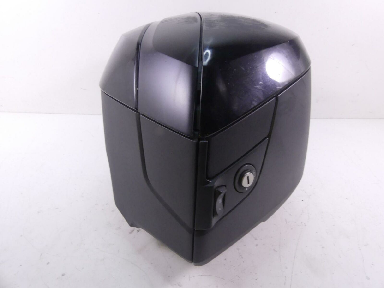 2018 BMW K1600 Bagger Right Side Saddle Bag Luggage Storage Box Case 46548551316 {{ shop.shopifyCountryName }} - Mototech271