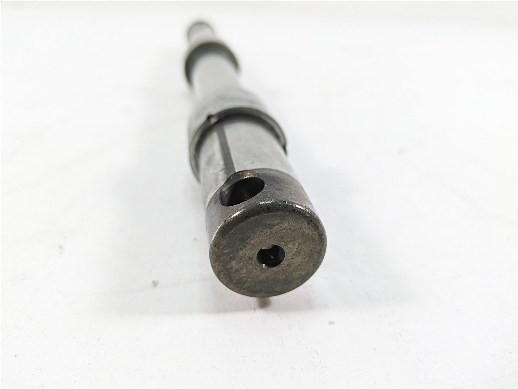 2006 Harley Touring FLHTCUI Electra Glide Front Wheel Spindle Axle 43364-00 {{ shop.shopifyCountryName }} - Mototech271