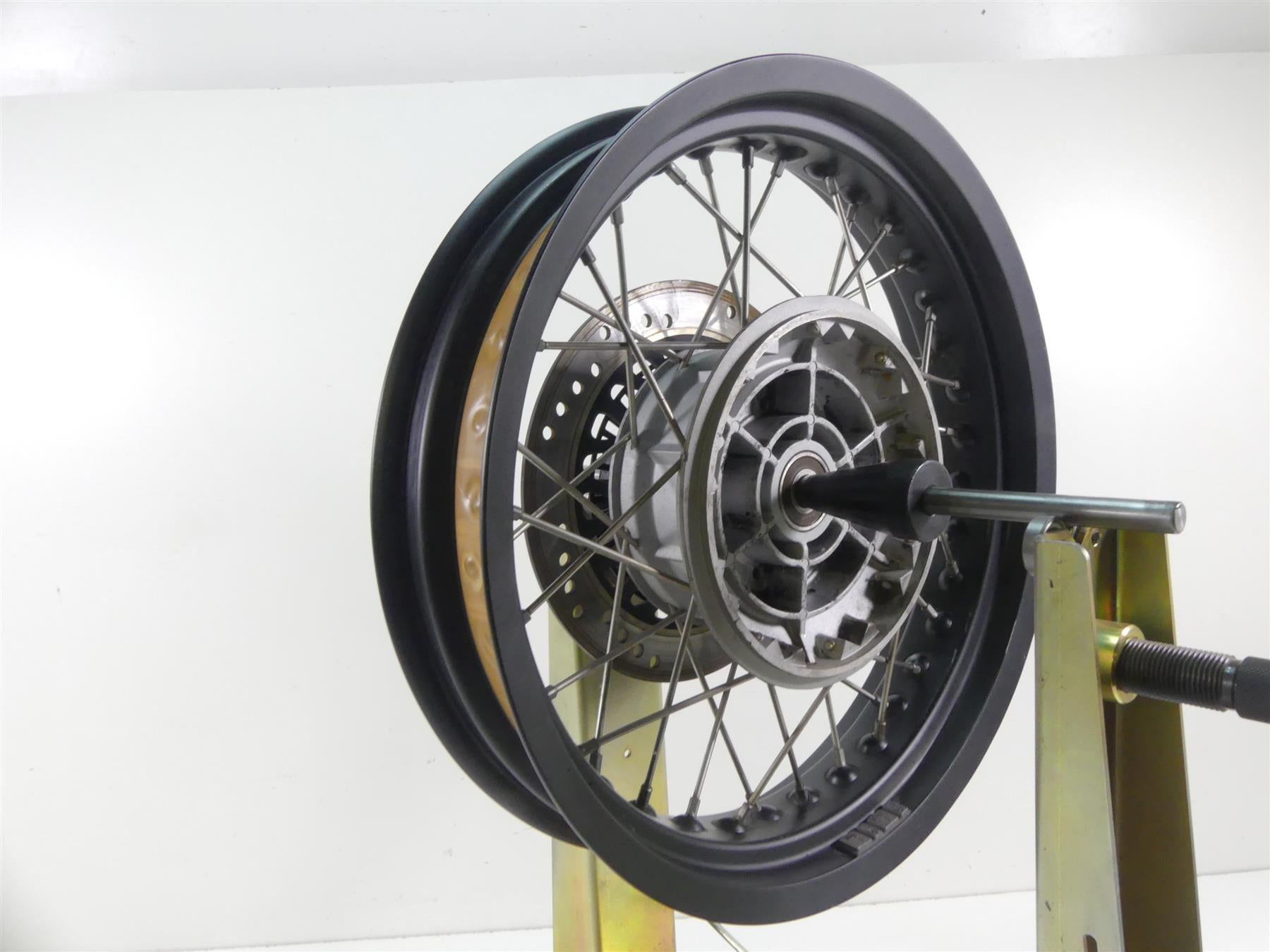2016 Moto Guzzi V7 II Special 750 Straight Rear Spoke Wheel Rim 17x3.5 B063704