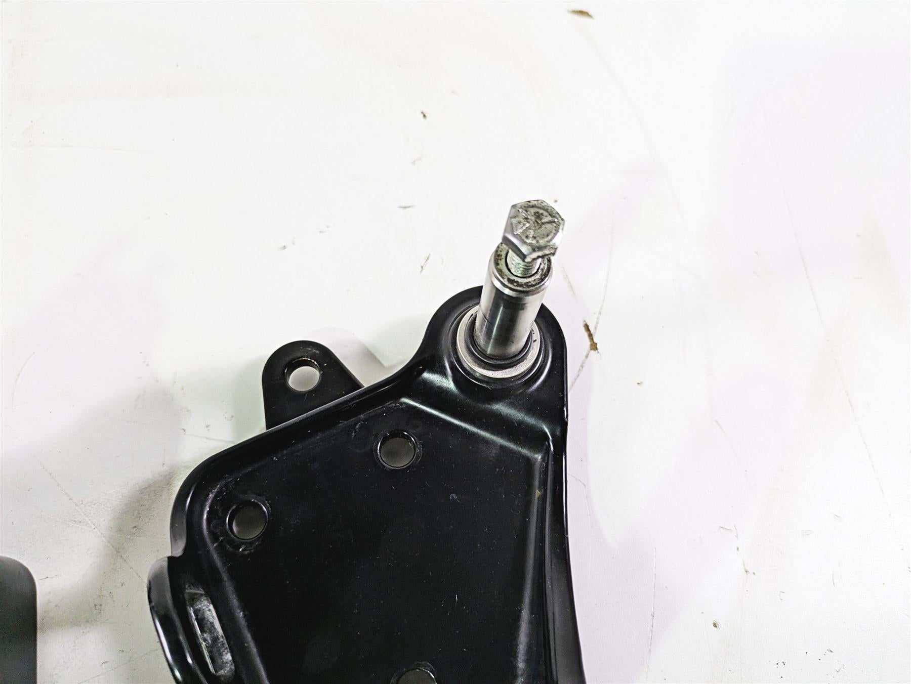 2003 Harley Softail FXSTDI Deuce 100th Front Footpeg Mounts 33683-00 42507-00B {{ shop.shopifyCountryName }} - Mototech271