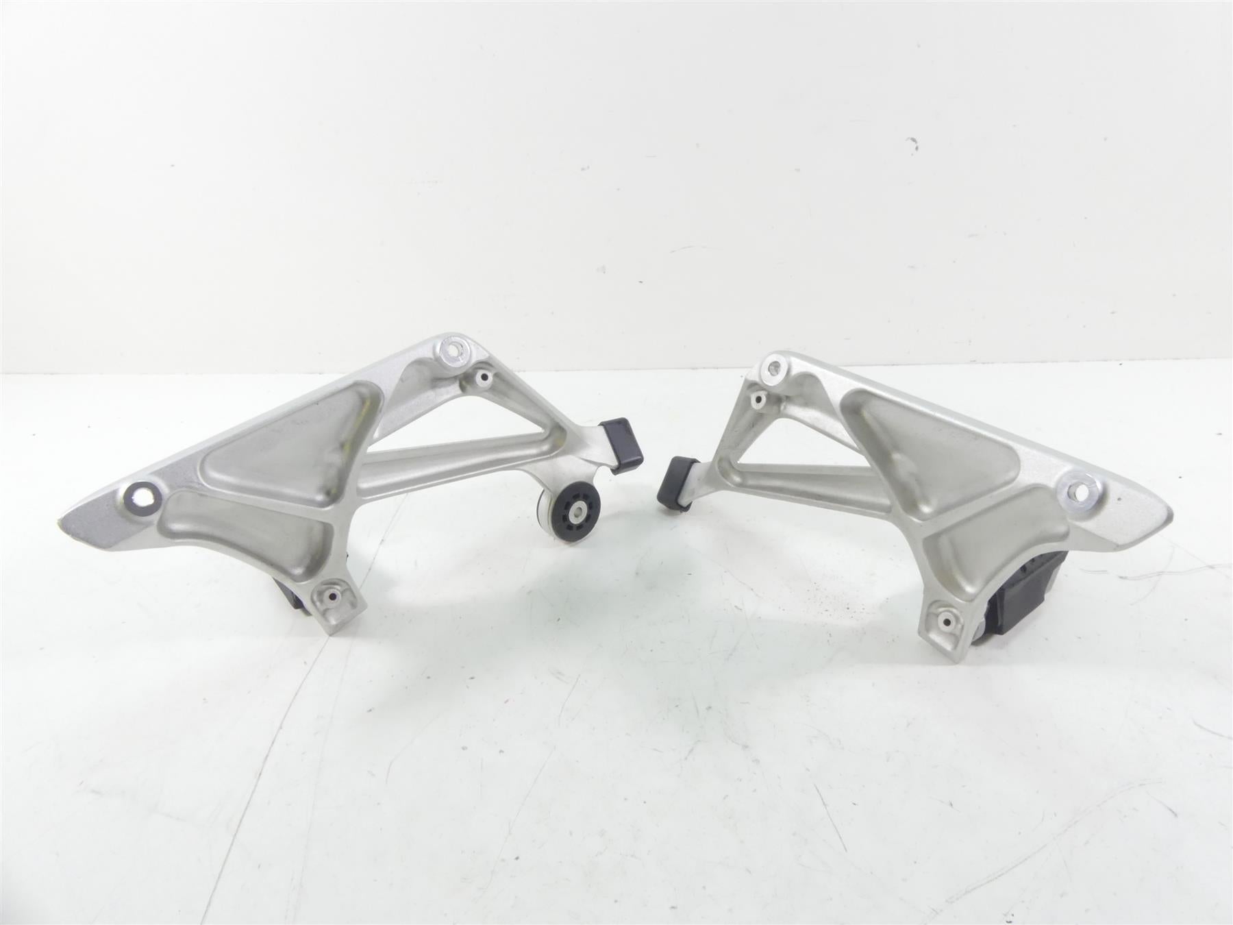 2017 BMW R1200RT K52 Rear Passenger Footpeg Set 46718534789 46718534790 {{ shop.shopifyCountryName }} - Mototech271