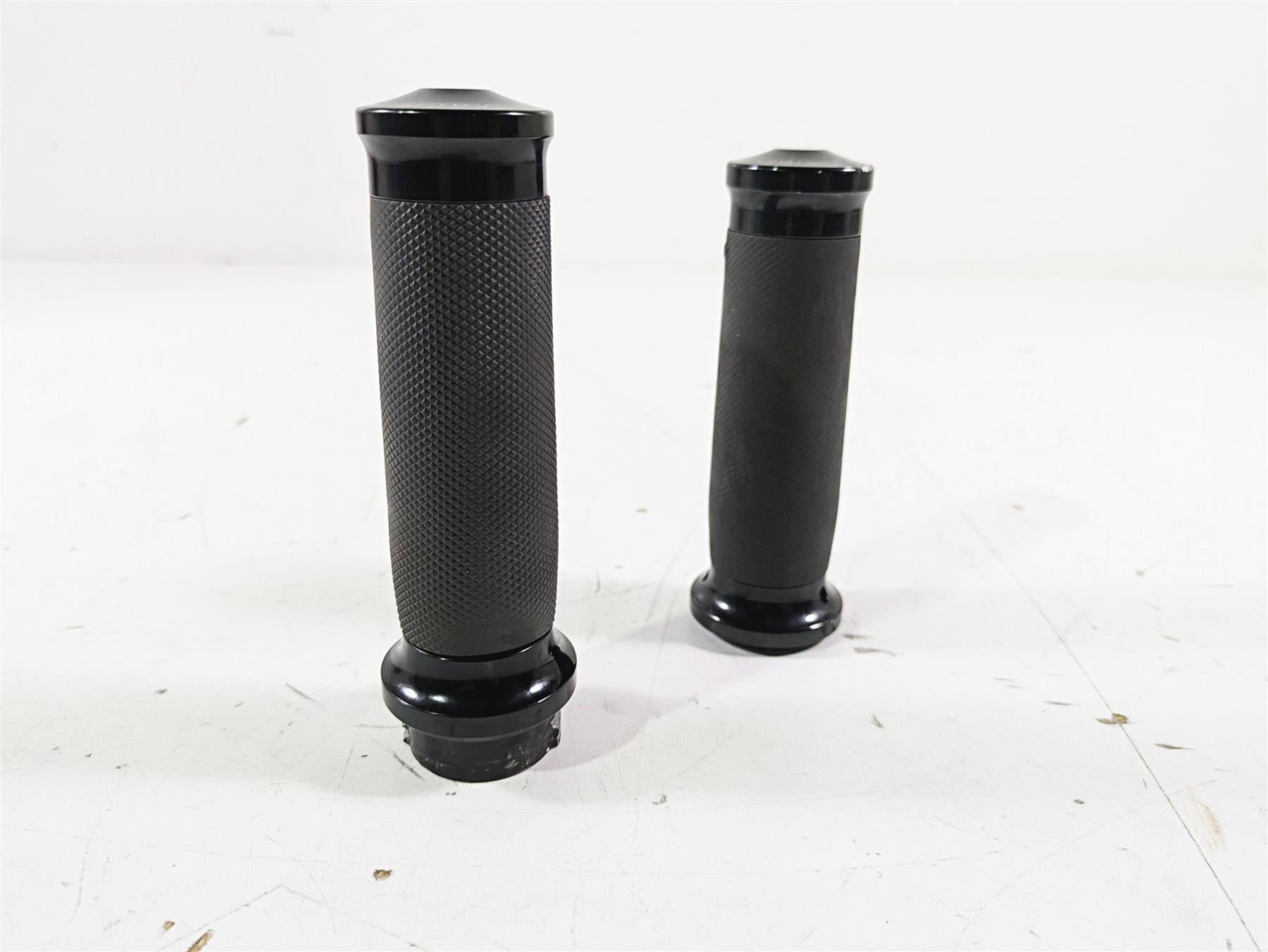 2015 Harley FXDL Dyna Low Rider Performance Machine Renthal Wrapped Grips 0063-2007-B {{ shop.shopifyCountryName }} - Mototech271
