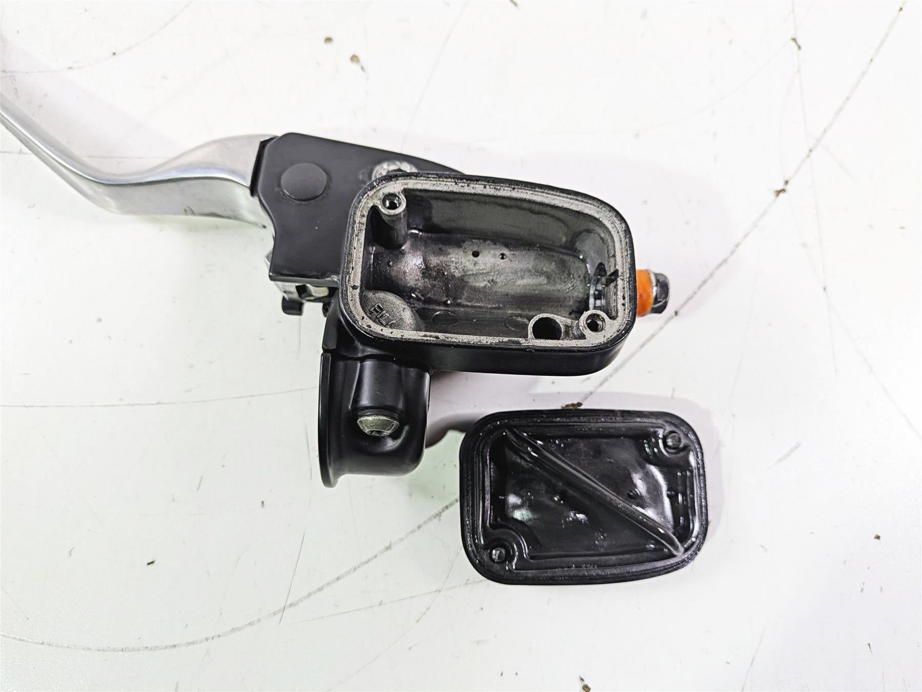 2012 Harley VRSCF Muscle V Rod Clutch Master Cylinder 11/16" 38744-09B {{ shop.shopifyCountryName }} - Mototech271