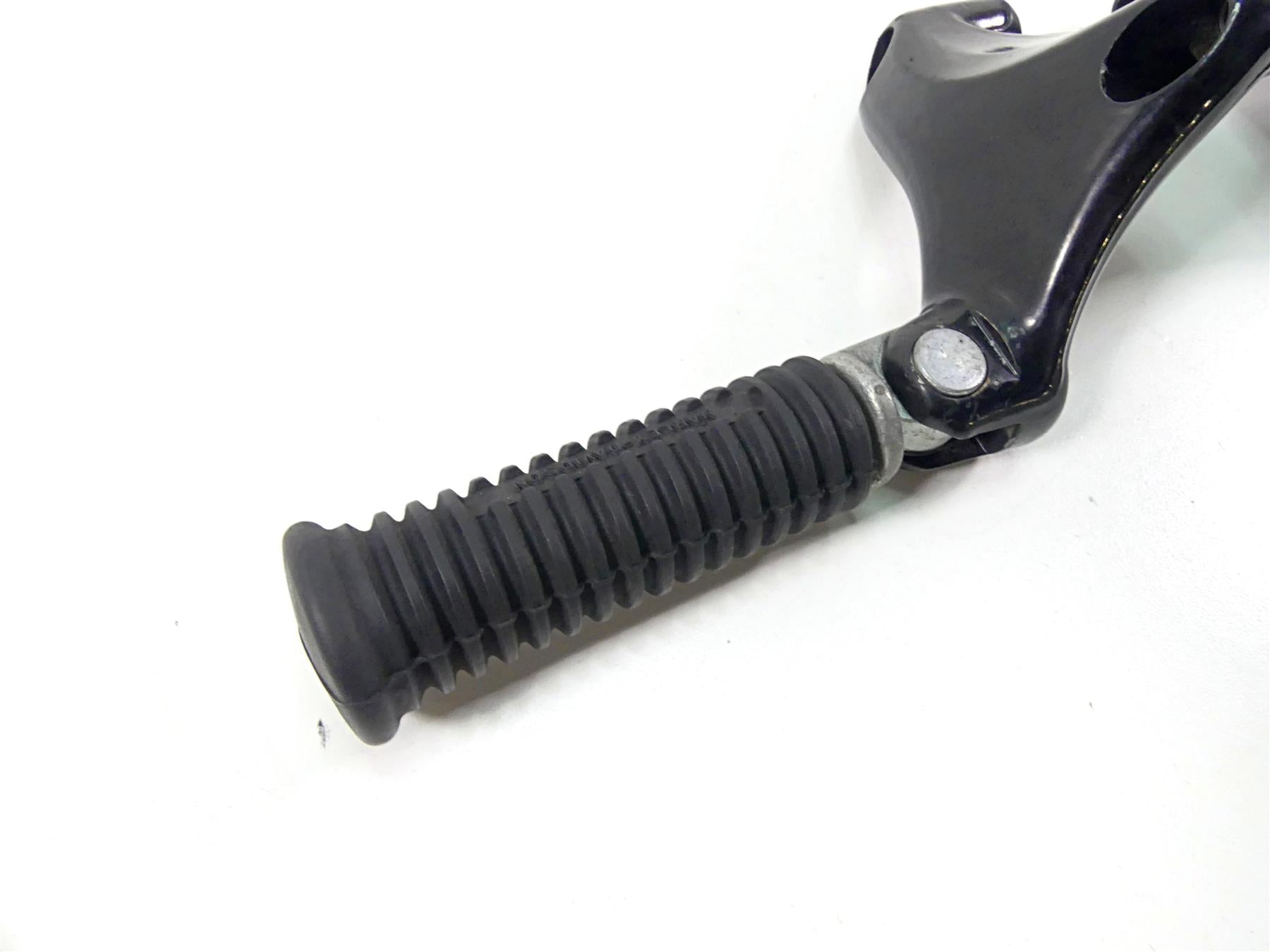 2005 Harley Sportster XL1200 C Rear Passenger Foot Peg Set 49314-04 49315-04 {{ shop.shopifyCountryName }} - Mototech271
