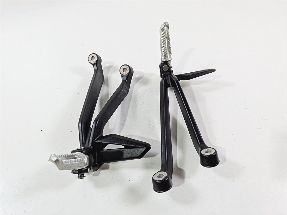 2020 Triumph Street Triple 765RS Rear Passenger Footpeg Set T2088156 T2088157-Mototech271